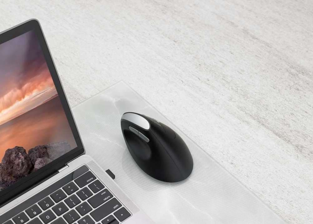 Vertical Mouse Benefits: How an Ergonomic Design Enhances Comfort and  Productivity - GadgetMates